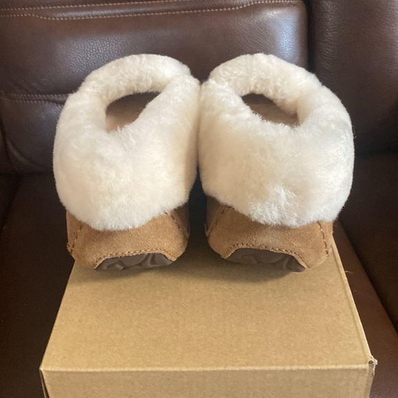UGG Dakota Spill Seam Slipper - Picture 3 of 6